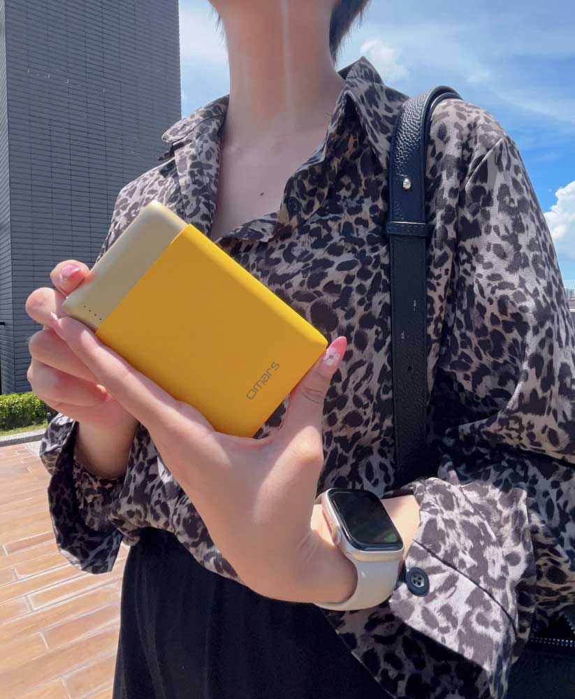 omars炫彩系行動電源,最高20W快速充電,支援邊充邊放!最時尚最輕巧的行動電源。