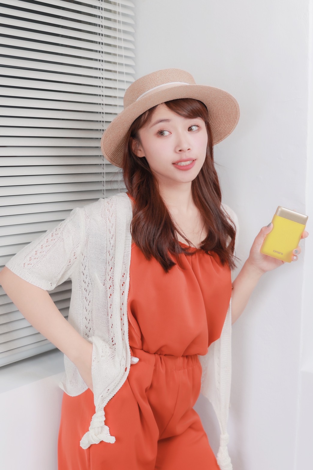 日常必備|omars炫彩系行動電源|高達10000mAh容量、支援三種設備充電!