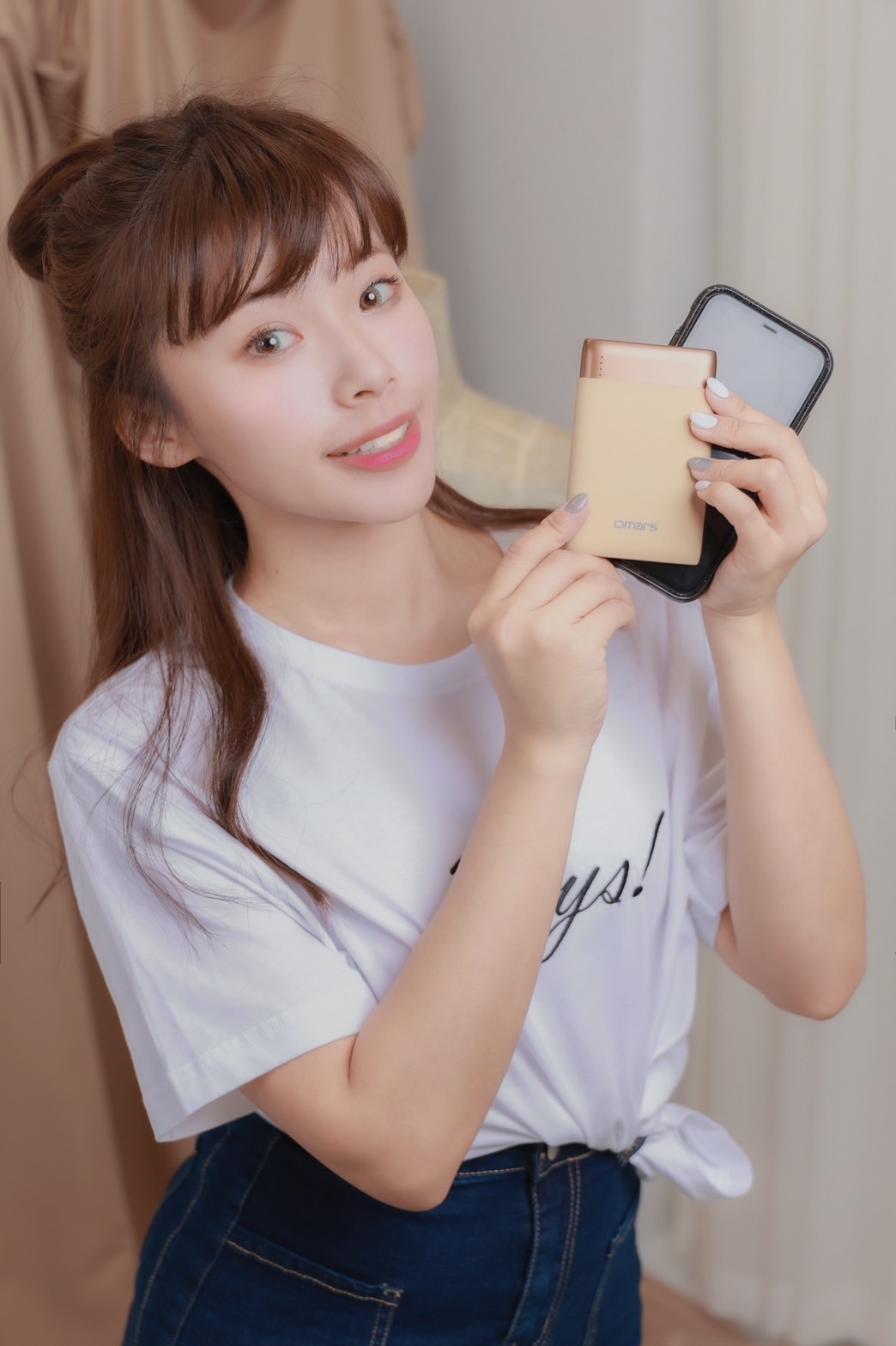 日常必備|omars炫彩系行動電源|高達10000mAh容量、支援三種設備充電!